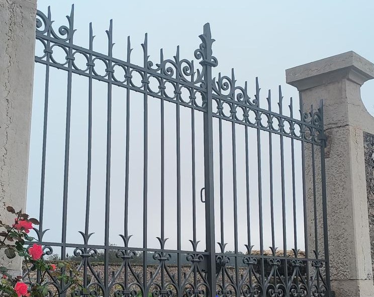 Roux de Bézieux - Peinture Chastel sur grille